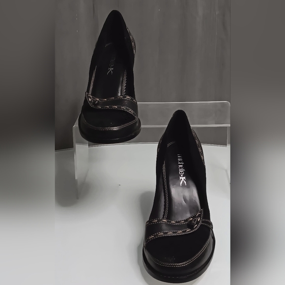 *Like New* MICHELLE K. Genuine Leather & Suede Embroidered Heels: sz. 9 - Picture 3 of 7